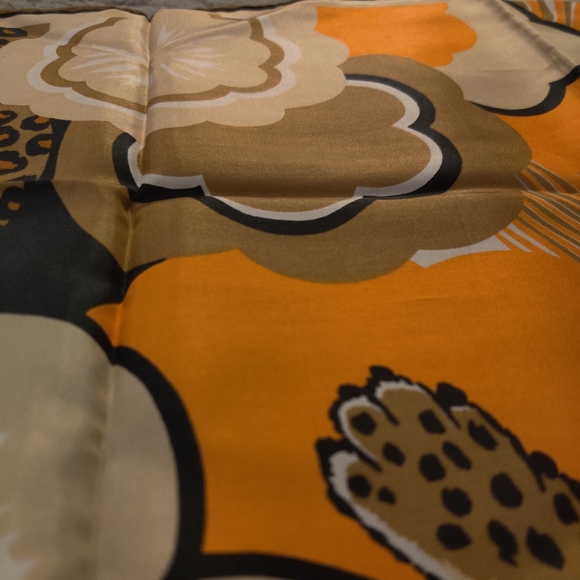 SOLD!! Gorg VTG Burmel 🖤 🤎 🧡 Silk Hand rolled Scarf w Floral and Cheetah - Picture 2 of 7
